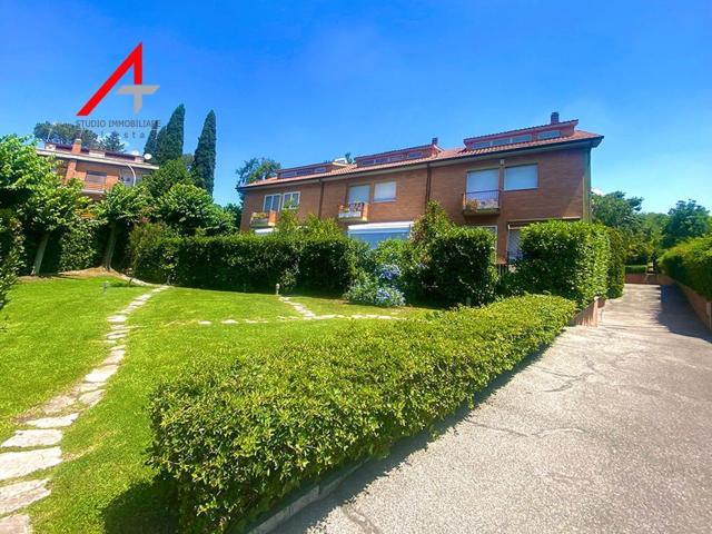 Villetta a schiera in vendita di 193 m² in Via Francesco Bartolomeo Rastrelli, 71