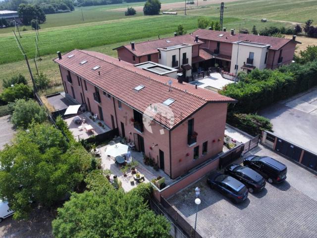 Villetta a schiera in vendita di 194 m² in Via Renato Marmiroli, 23