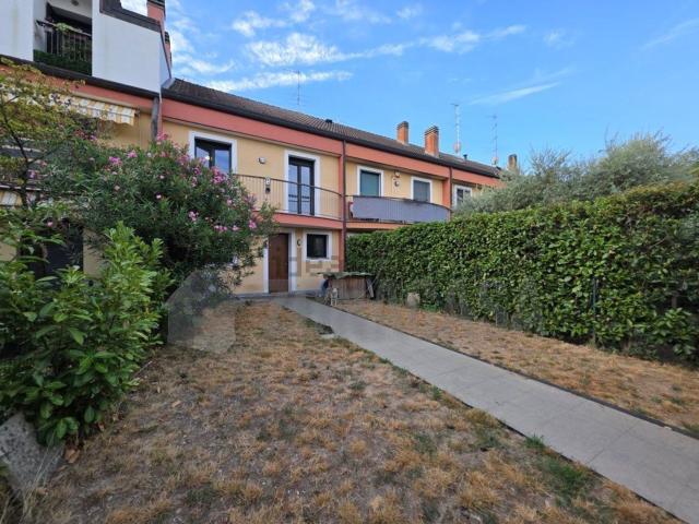 Villetta a schiera in vendita di 195 m² in Via Gelsi