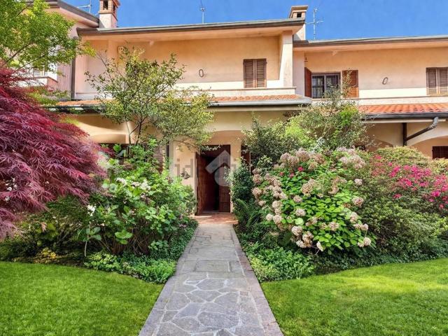 Villetta a schiera in vendita di 195 m² in Via Giovanni Segantini, 37