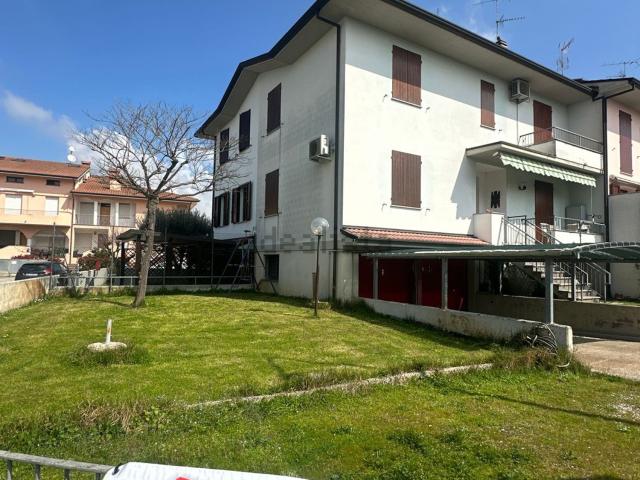 Villetta a schiera in vendita di 195 m² in Via Enrico Berlinguer