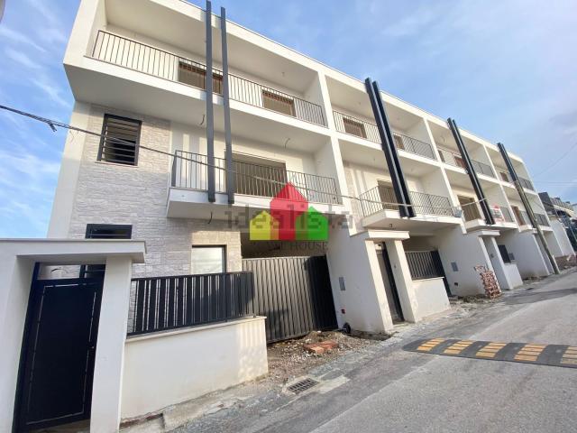 Villetta a schiera in vendita di 195 m² in Via Eugenio Curiel