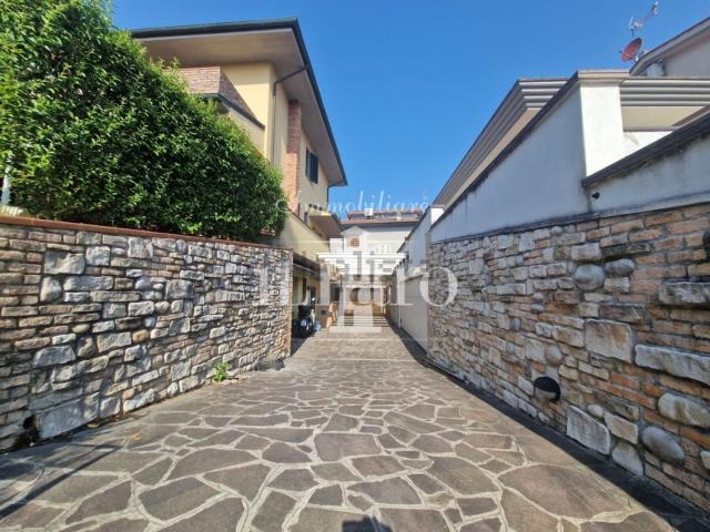Villetta a schiera in vendita di 195 m² in Via F. Caracciolo, 50013