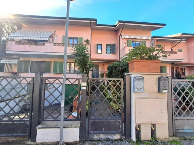 Villetta a schiera in vendita di 195 m² in Via Ferrucci, 55042
