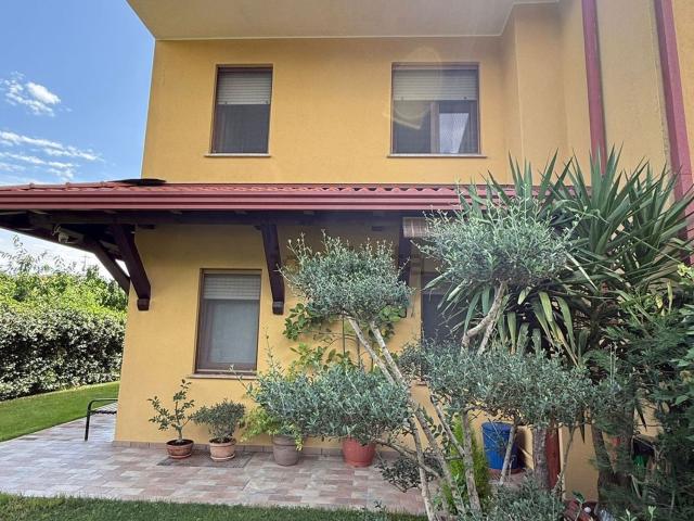 Villetta a schiera in vendita di 195 m² in Via Madonnetta, 10
