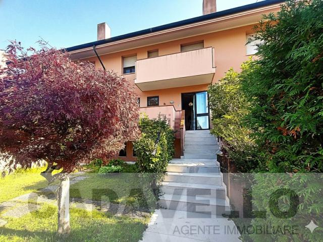 Villetta a schiera in vendita di 195 m² in Via Silvio Zorzi