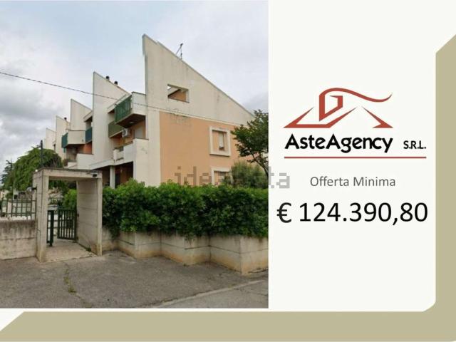 Villetta a schiera in vendita di 195 m² in Via Piane, 127