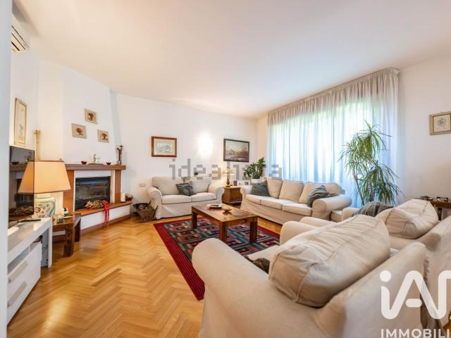 Villetta a schiera in vendita di 195 m² in Largo Giuseppe Ungaretti