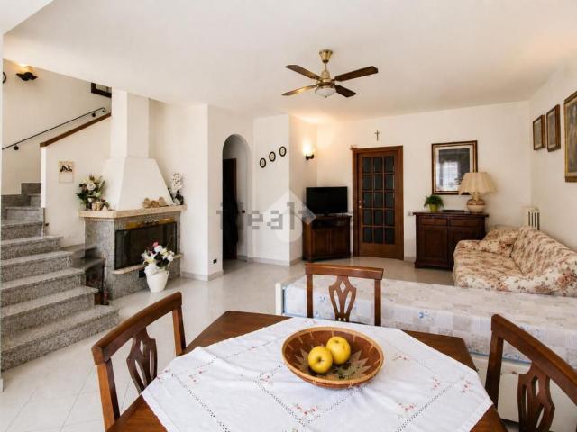 Villetta a schiera in vendita di 196 m² in Via dei Mezzi