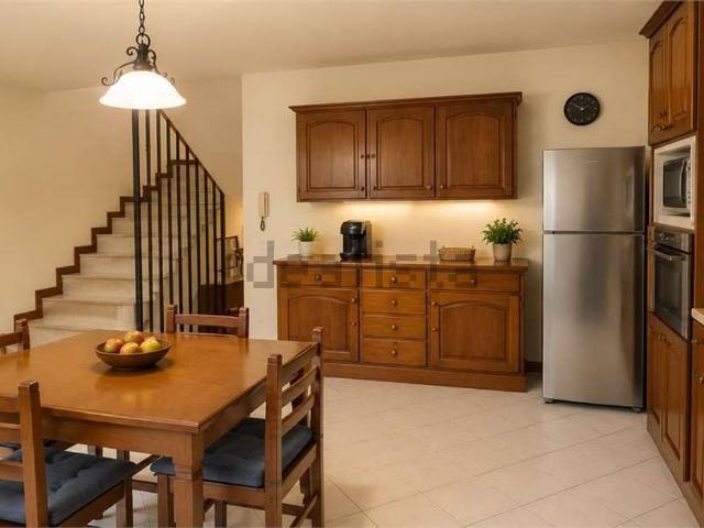 Villetta a schiera in vendita di 196 m² in Via della Linea
