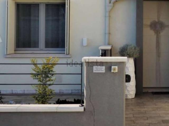 Villetta a schiera in vendita di 196 m² in Via Montereale, 64
