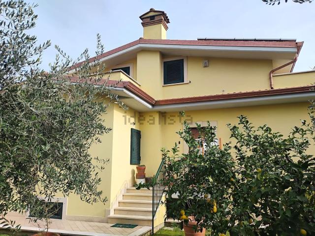 Villetta a schiera in vendita di 196 m² in Via Vecchia di Napoli