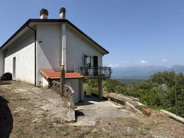 Villetta a schiera in vendita di 197 m² in Via Castello in Ponzanello, 46