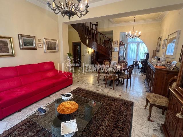 Villetta a schiera in vendita di 197 m² in Via Renato Fucini