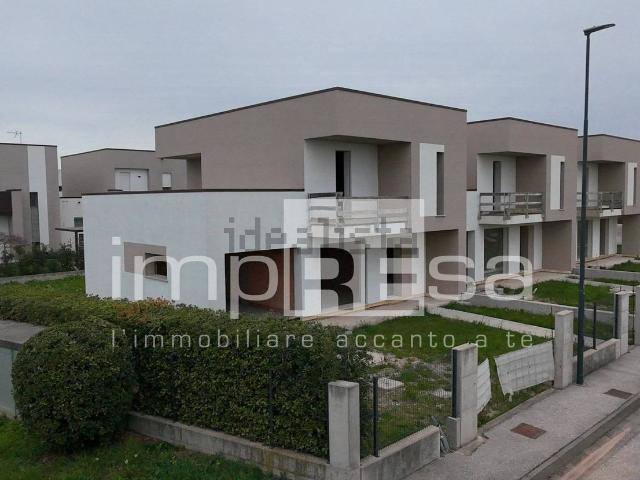 Villetta a schiera in vendita di 198 m² in Via Don Giovanni Capoia