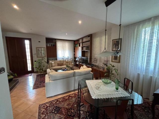Villetta a schiera in vendita di 199 m² in Via 2 Agosto