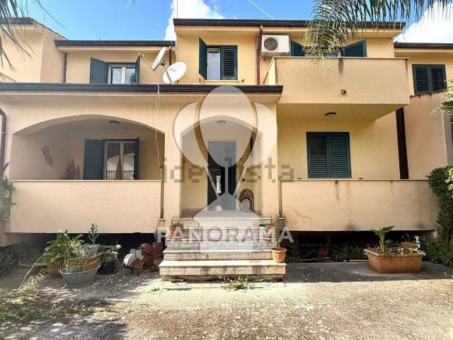 Villetta a schiera in vendita di 199 m² in Via Dante Alighieri