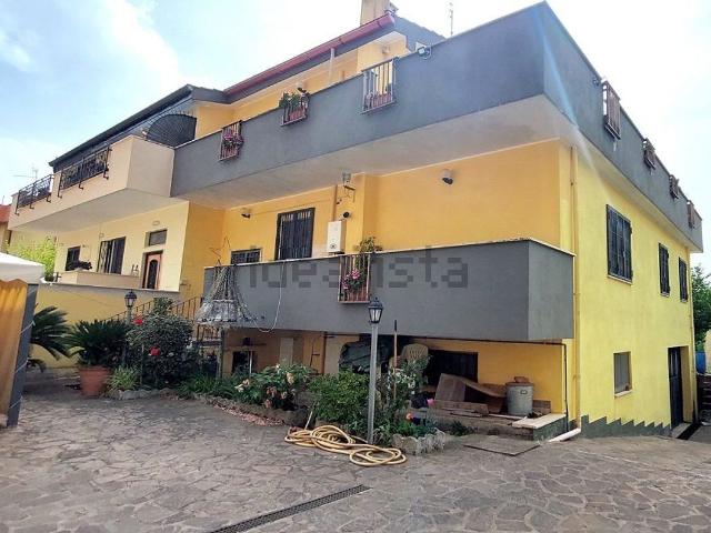 Villetta a schiera in vendita di 199 m² in Via Roberto Rossellini, 35
