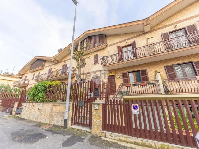 Villetta a schiera in vendita di 200 m² in Via Casilina, 1853