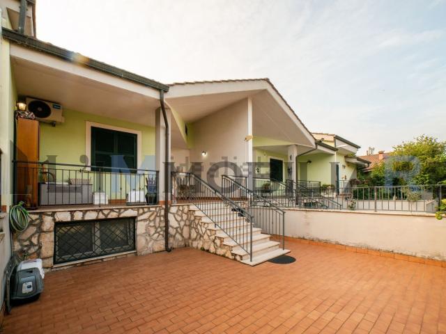 Villetta a schiera in vendita di 200 m² in Via Alessandro Minuziano, 72