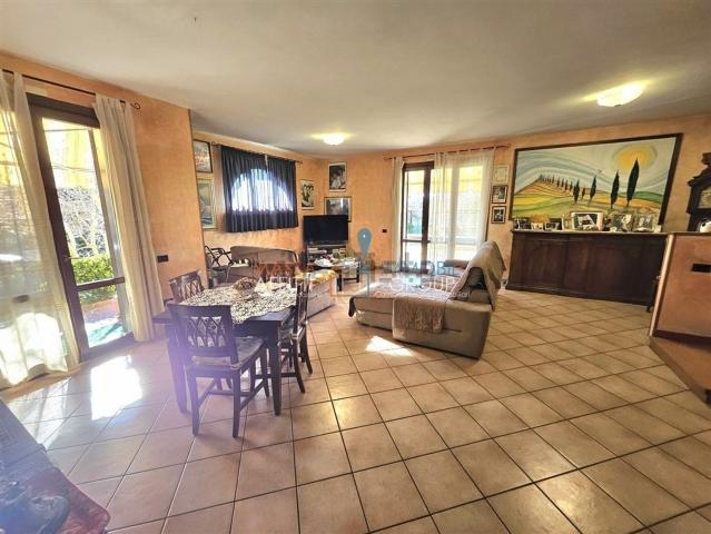 Villetta a schiera in vendita di 200 m² in Via Godola, 26