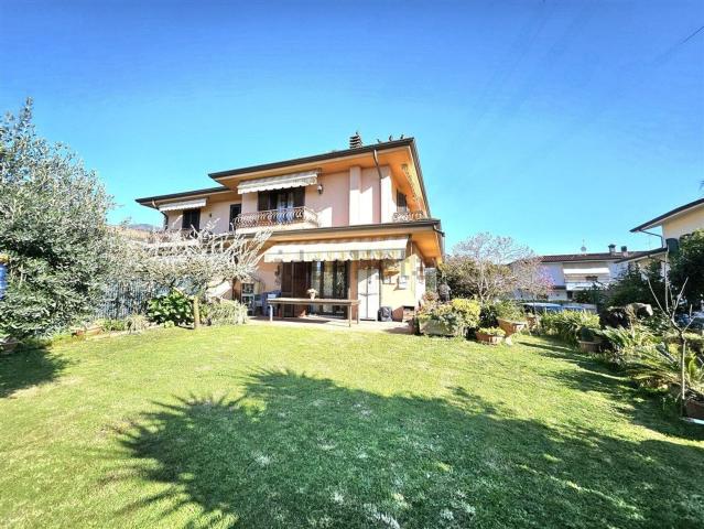 Villetta a schiera in vendita di 200 m² in Via Godola, 48
