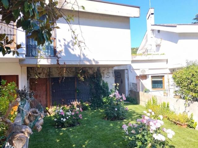 Villetta a schiera in vendita di 200 m² in Via Galeno di Pergamo, 14