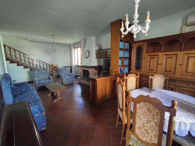 Villetta a schiera in vendita di 200 m² in Via Giacomo Matteotti, 22