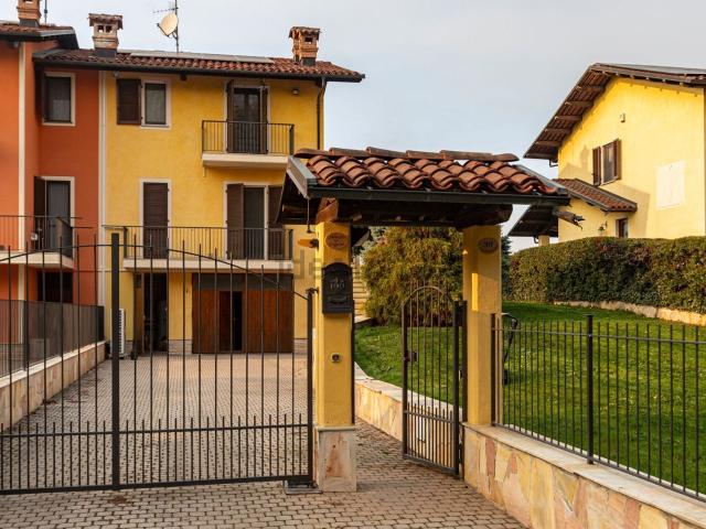 Villetta a schiera in vendita di 200 m² in Via Giardini, 39