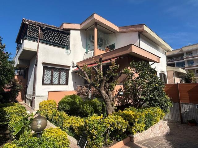 Villetta a schiera in vendita di 200 m² in Via Giovanni Gentile