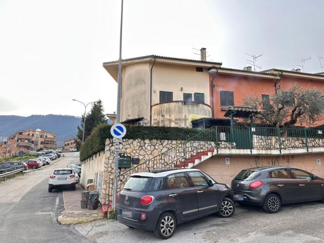Villetta a schiera in vendita di 200 m² in Via degli Oleandri, 35