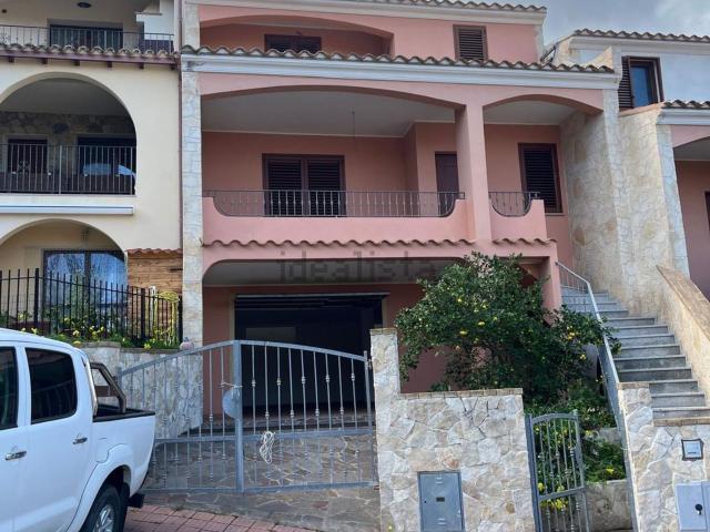 Villetta a schiera in vendita di 200 m² in Via dei Ginepri, 48