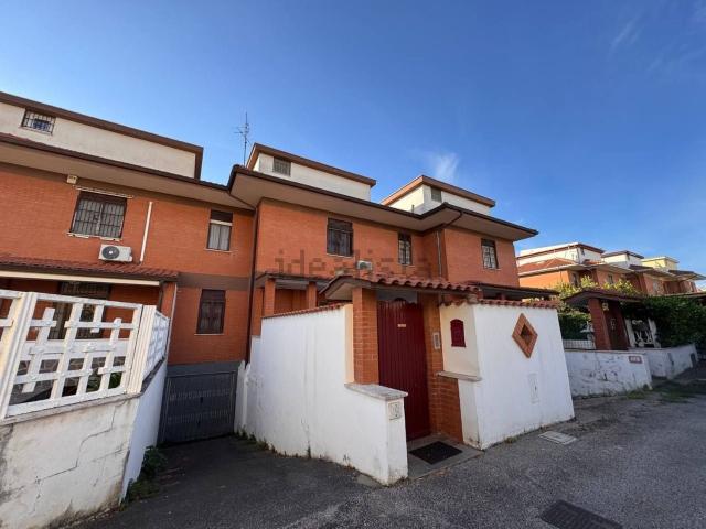 Villetta a schiera in vendita di 200 m² in Via dell&apos Orione, 92