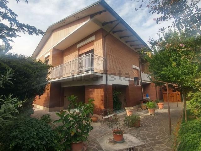 Villetta a schiera in vendita di 200 m² in Via della Primula, 11