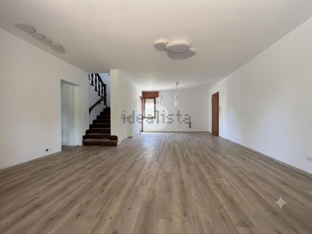 Villetta a schiera in vendita di 200 m² in Via della Resistenza, 41