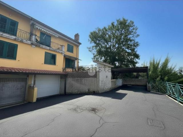 Villetta a schiera in vendita di 200 m² in Via Fratelli Ascolese, 11
