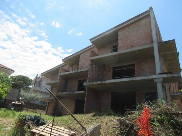 Villetta a schiera in vendita di 200 m² in Via Moncenisio