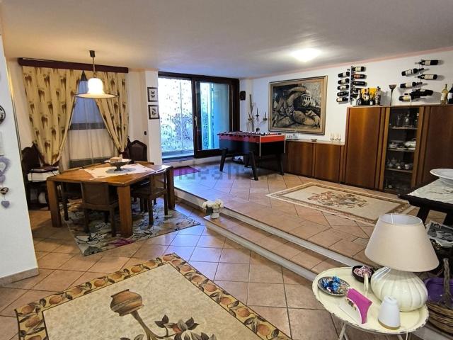 Villetta a schiera in vendita di 200 m² in Via Mossa