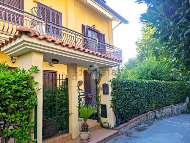 Villetta a schiera in vendita di 200 m² in Via Macchie