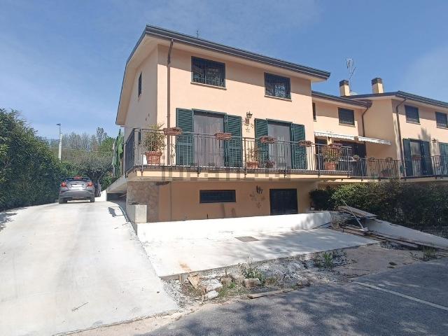Villetta a schiera in vendita di 200 m² in Via Marano, 160