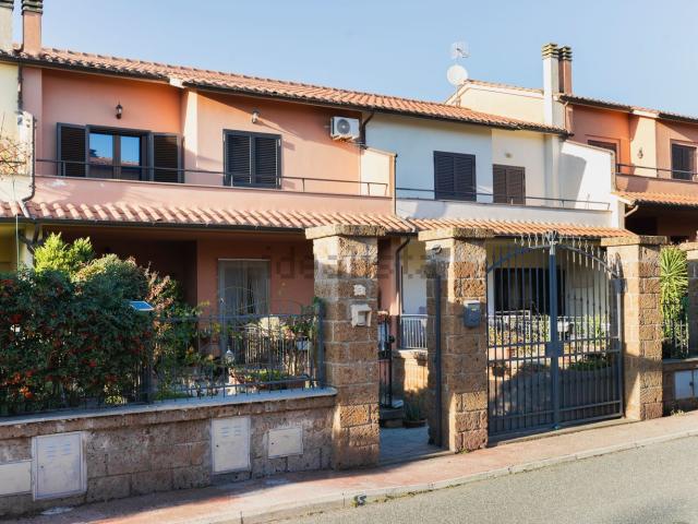 Villetta a schiera in vendita di 200 m² in Via Mario Sabatini, 3