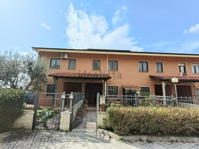 Villetta a schiera in vendita di 200 m² in Via S. Teresa, 11