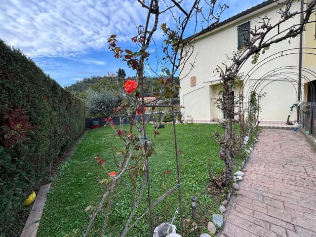 Villetta a schiera in vendita di 200 m² in Via Scogliaira