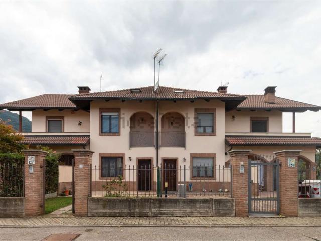 Villetta a schiera in vendita di 200 m² in Via Serena, 42