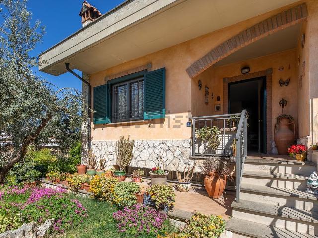Villetta a schiera in vendita di 200 m² in Via Spagna
