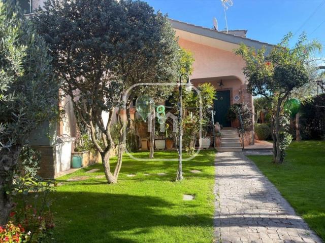 Villetta a schiera in vendita di 200 m² in Via polibio