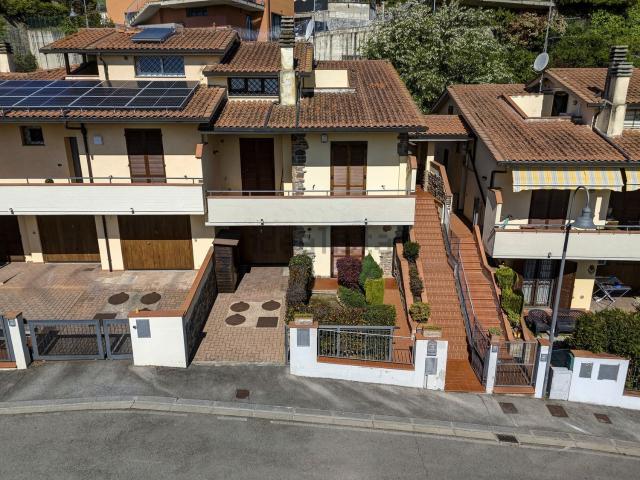 Villetta a schiera in vendita di 200 m² in Via Papa Giovanni XXIII