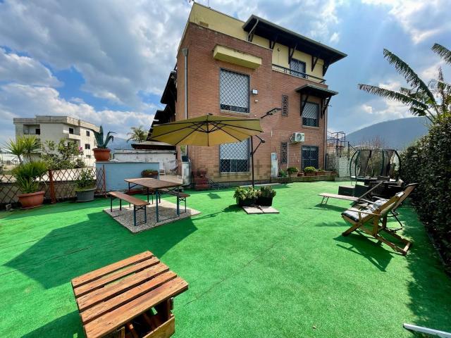 Villetta a schiera in vendita di 200 m² in Via Tenente Alberto Puoti, 64