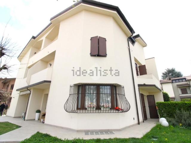 Villetta a schiera in vendita di 200 m² in Via V. Padovani, 1
