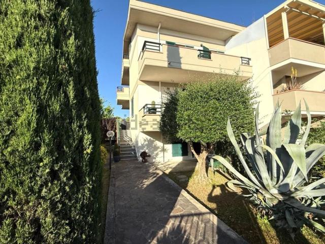 Villetta a schiera in vendita di 200 m² in Viale Giacomo Matteotti, 220
